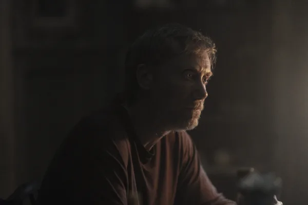 Stephen Merchant as Julian Chamberlain - The Walking Dead: Daryl Dixon _ Season 3, Episode 1 - Photo Credit: Manuel Fernandez-Valdes/AMC