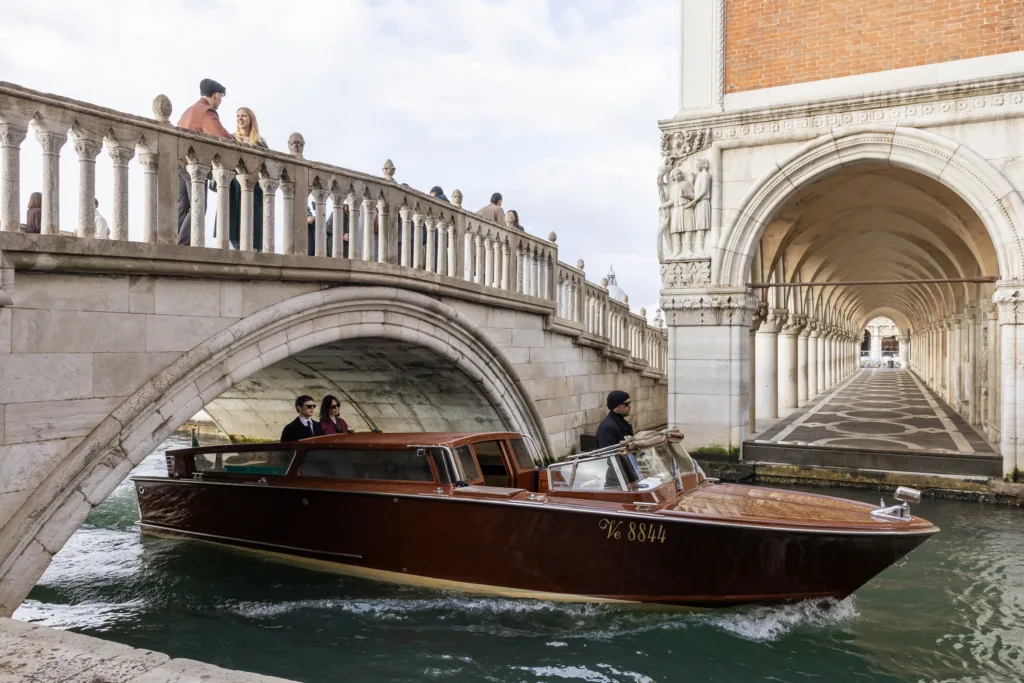 The Beauty -- Pictured:  
Evan Peters as Cooper Madsen, Rebecca Hall as Jordan Bennett. CR: Philippe Antonello/FX