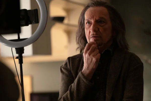 (L-R) Trevor Slattery (Sir Ben Kingsley) in Marvel Television's WONDER MAN, exclusively on Disney+. Photo by Suzanne Tenner. © 2025 MARVEL.