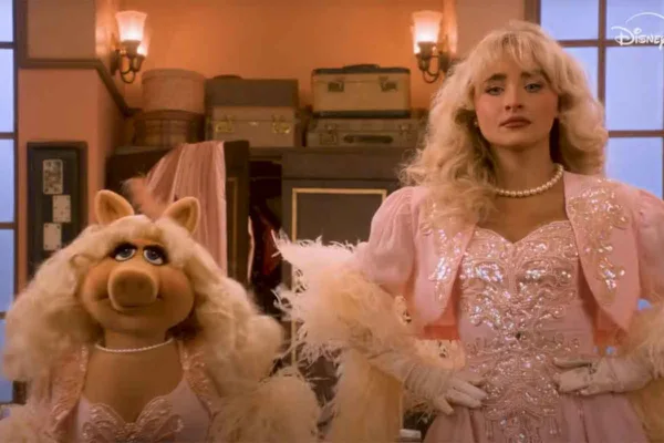 miss piggy and sabrina carpenter